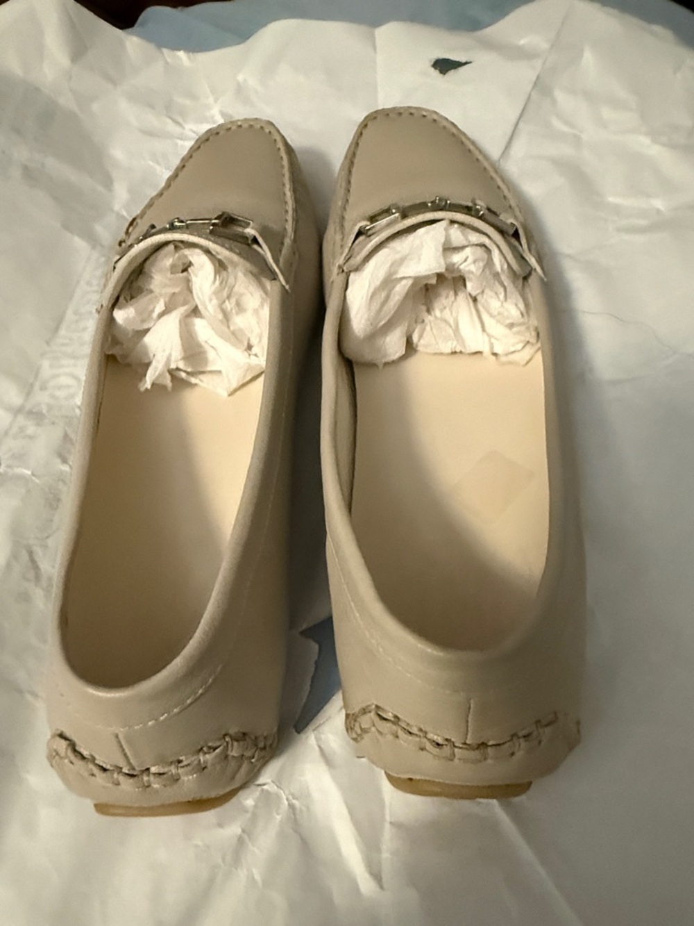 Women Gucci Loafers - Picture 2 of 5